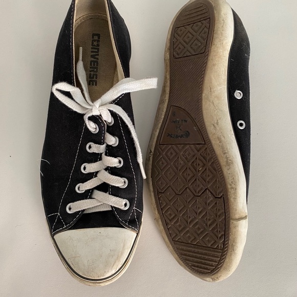 Converse shoes. - Picture 2 of 2